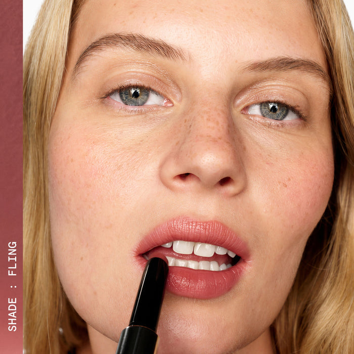 82267_FUTURELIPSTICK_DELUXE_SHINE_2.0_fling_PDP_ECOM_1x1_MODEL_6_2026_WEB