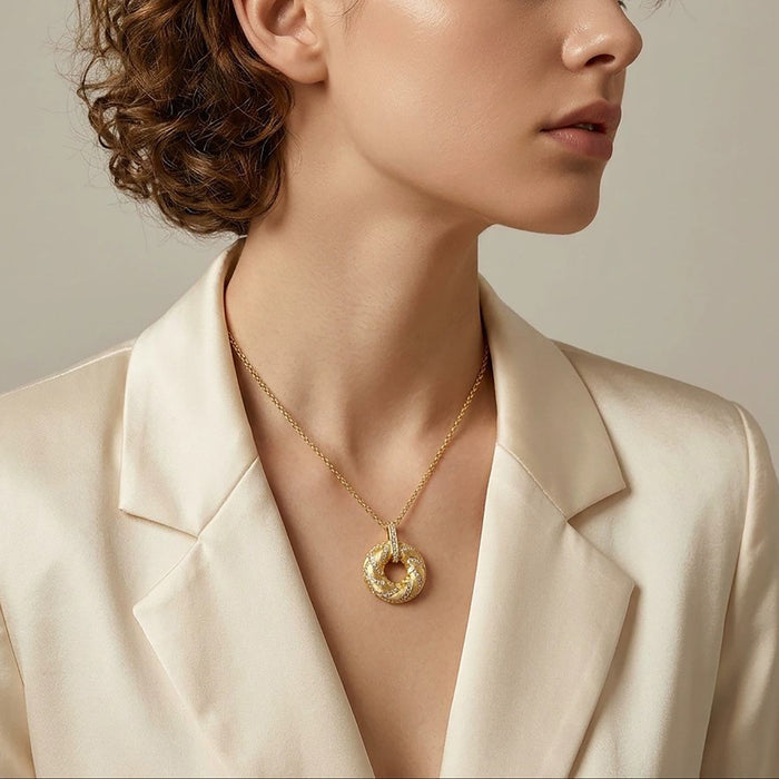 Kläre 14K Gold Hollow Circular Moissanite Necklace