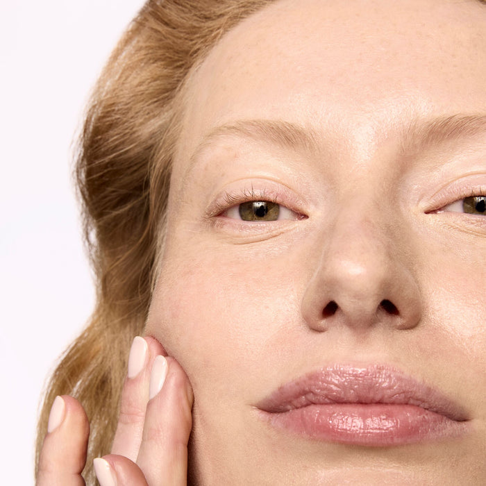 luminous_mineral_skin_tint_spf_40_fair_194413_CSL_model_2_WEB