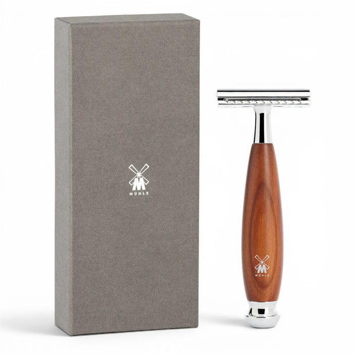 MÜHLE VIVO plum wood closed comb safety razor beside grey MÜHLE presentation box on white background