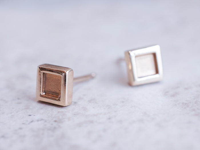 Square Stud Earrings Modern in 14K Yellow Gold