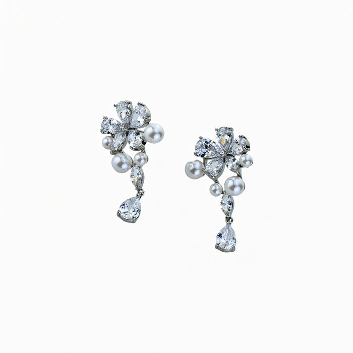 Symétrique White Snowflake Pearl Earrings