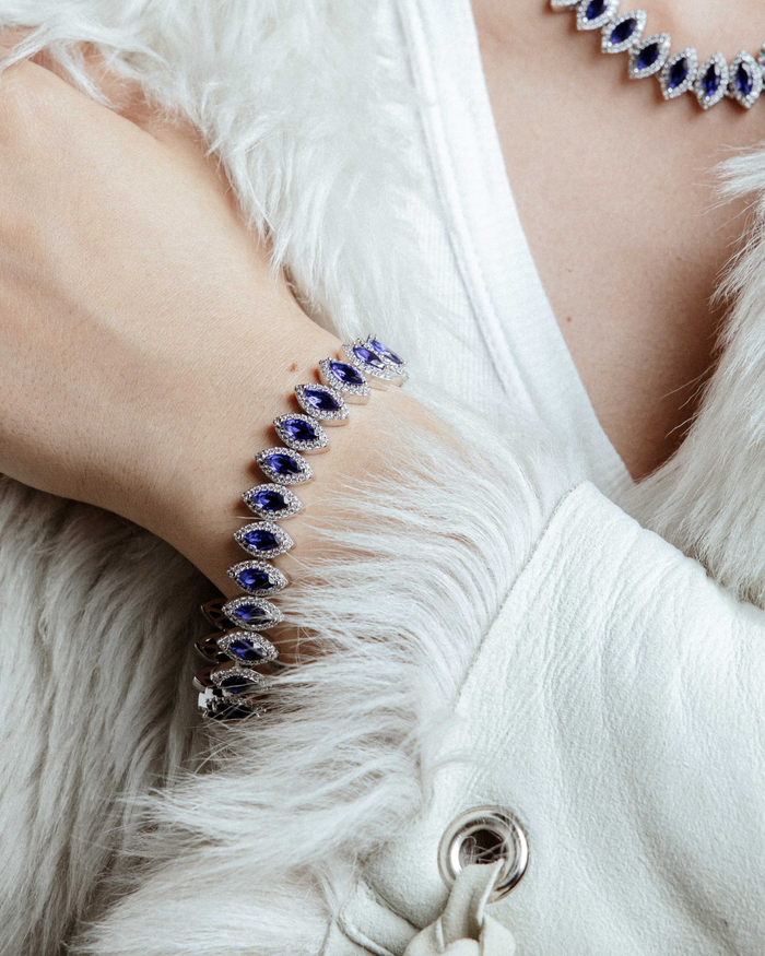 DARKAI Tennis Marquise Burma Blue Bracelet Female Model Picture